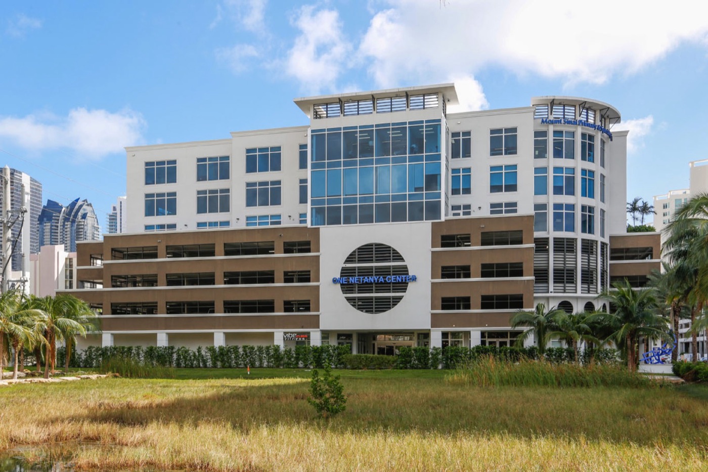 Rent office 323 Sunny Isles Blvd — photo 1