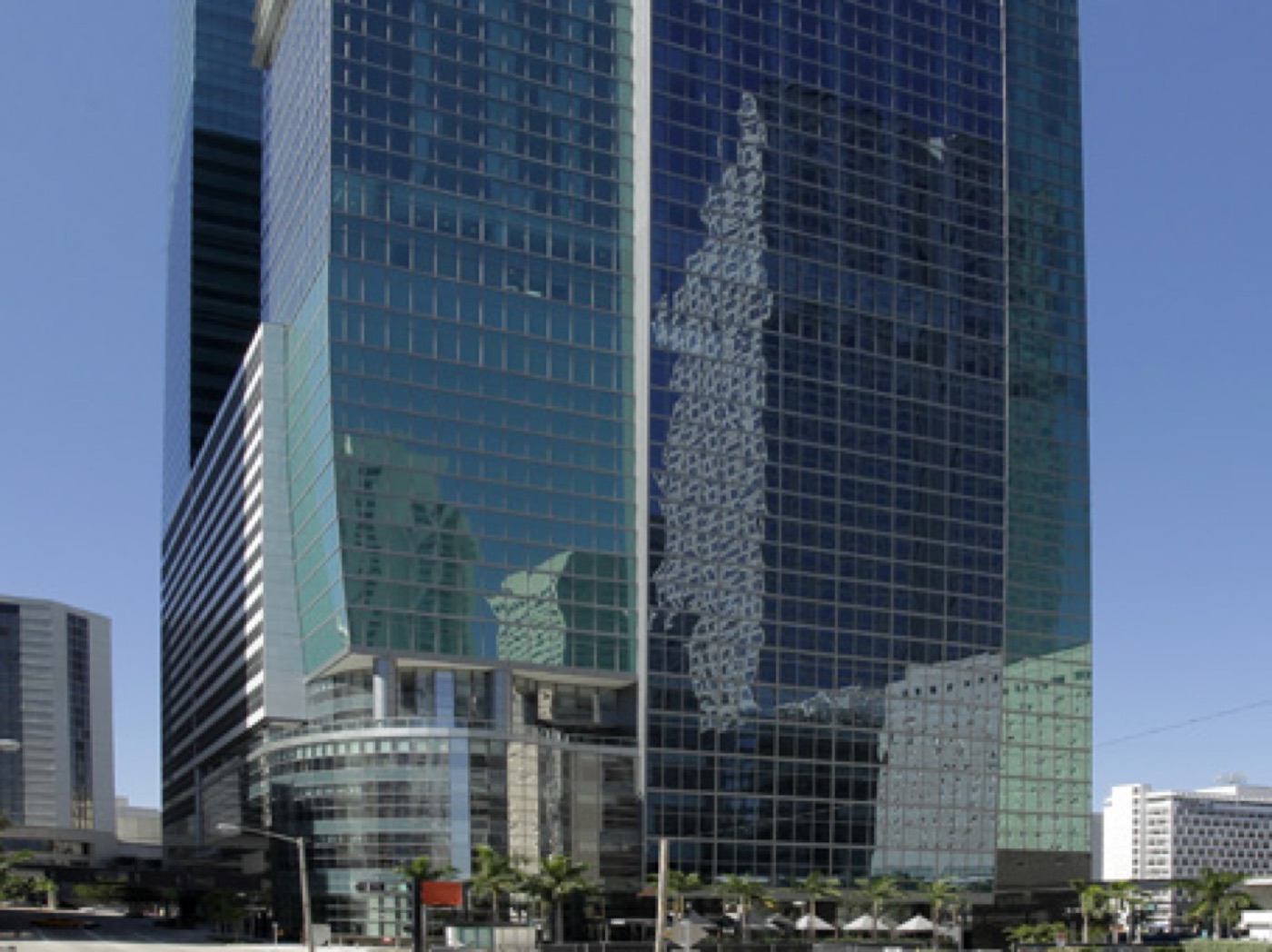 Centro de negocios 333 SE 2nd Avenue Rent office 333 SE 2nd Avenue — photo 1