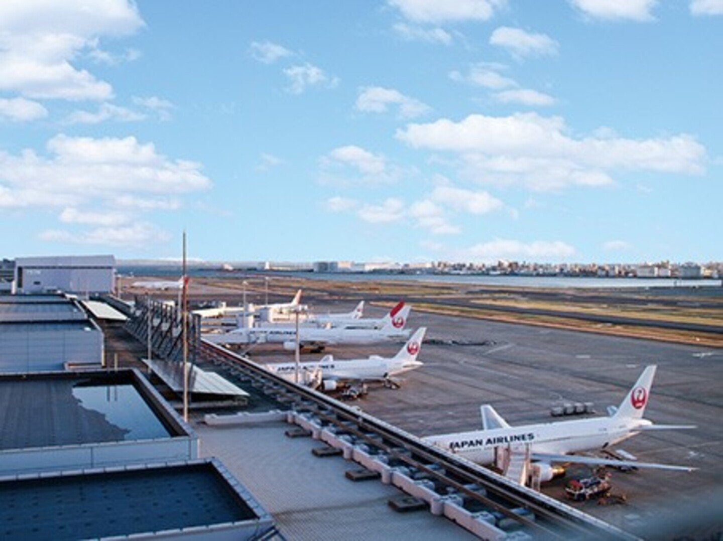 Business center 3-3-2 Haneda Kuko Rent office 3-3-2 Haneda Kuko — photo 1