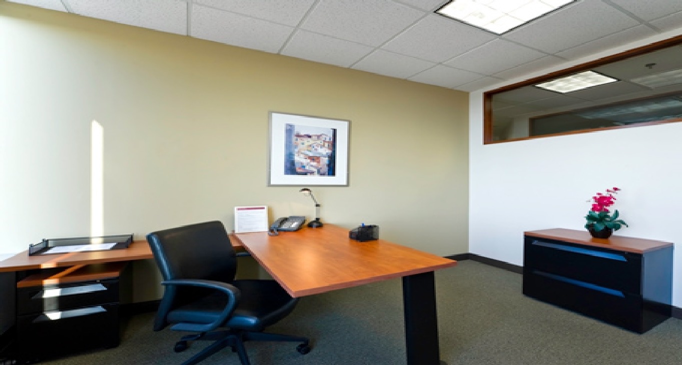 Rent office 525 North Tryon St, Suite 1600 — photo 1