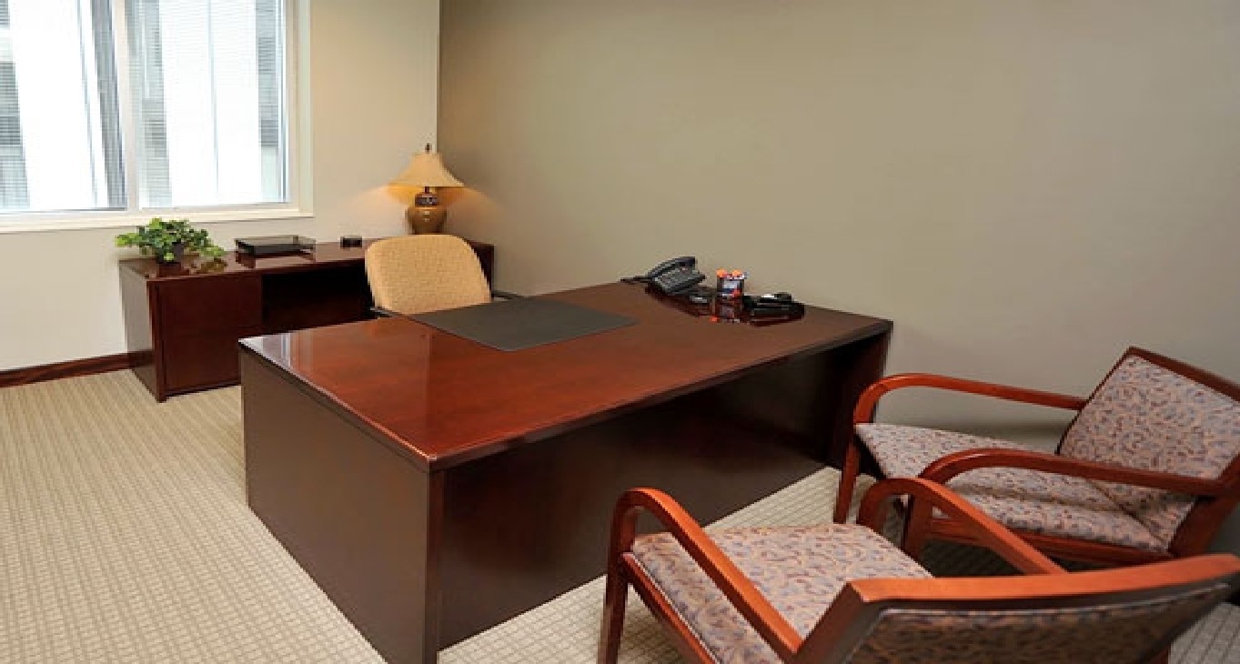 Business center 5960 Fairview Road, Suite 400 Rent office 5960 Fairview Road, Suite 400 — photo 4