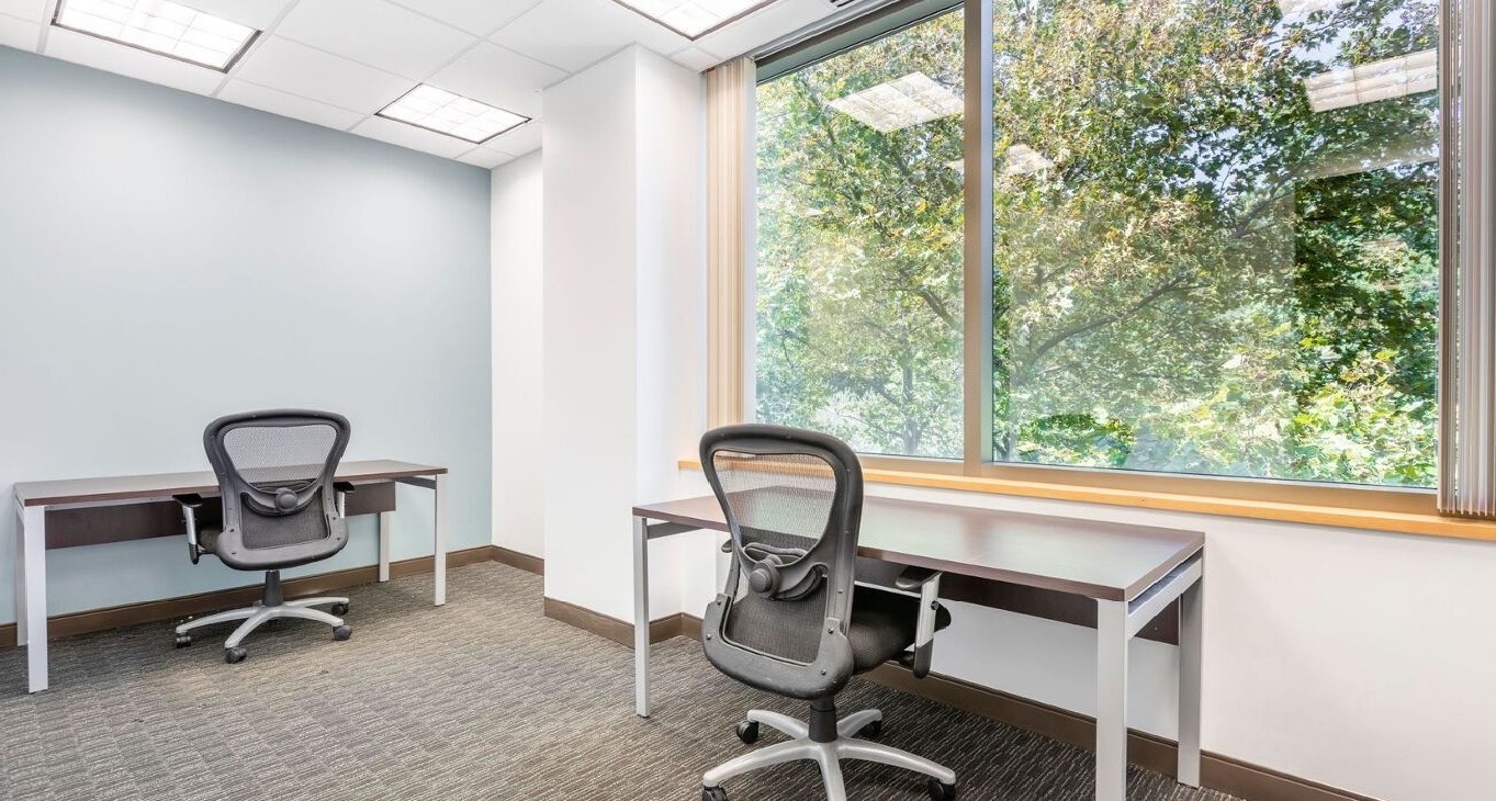 Rent office 6047 Tyvola Glen Circle — photo 8