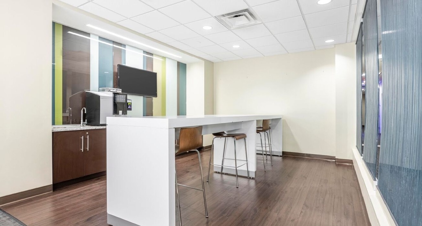 Rent office 6047 Tyvola Glen Circle — photo 1