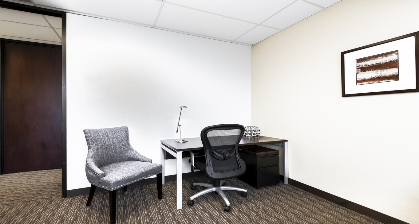 Businesscenter 6201 Fairview Road Rent office 6201 Fairview Road — photo 5