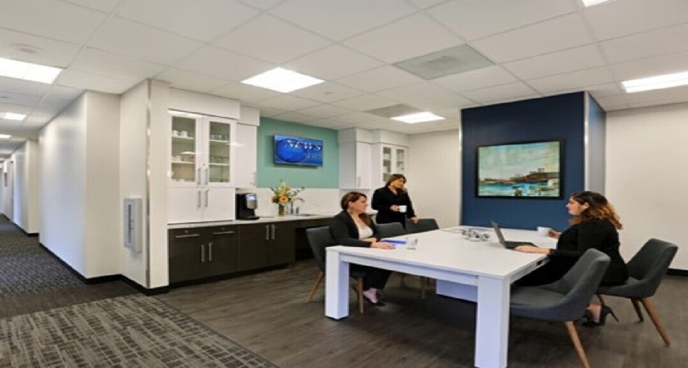 Üzleti központ 6575 West Loop South, Suite 500 Rent office 6575 West Loop South, Suite 500 — photo 9