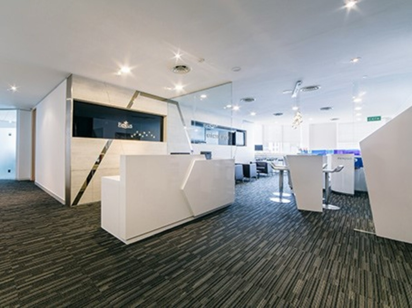 Business center 80 Raffles Place Rent office 80 Raffles Place — photo 2