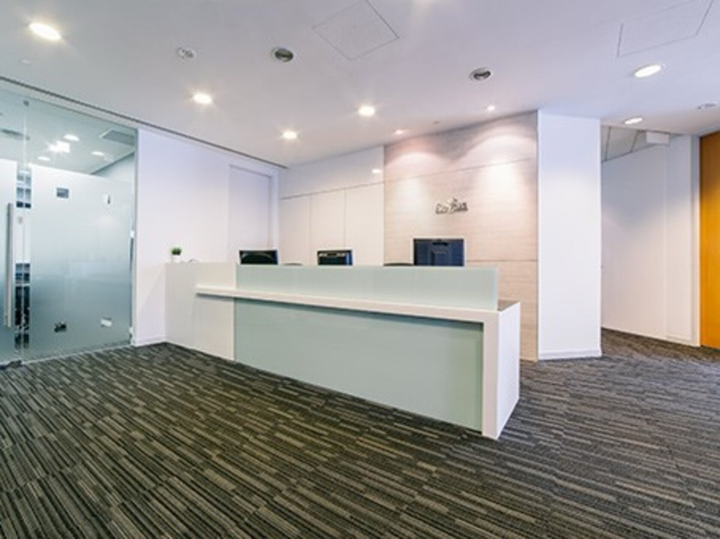 Business center 80 Raffles Place Rent office 80 Raffles Place — photo 6