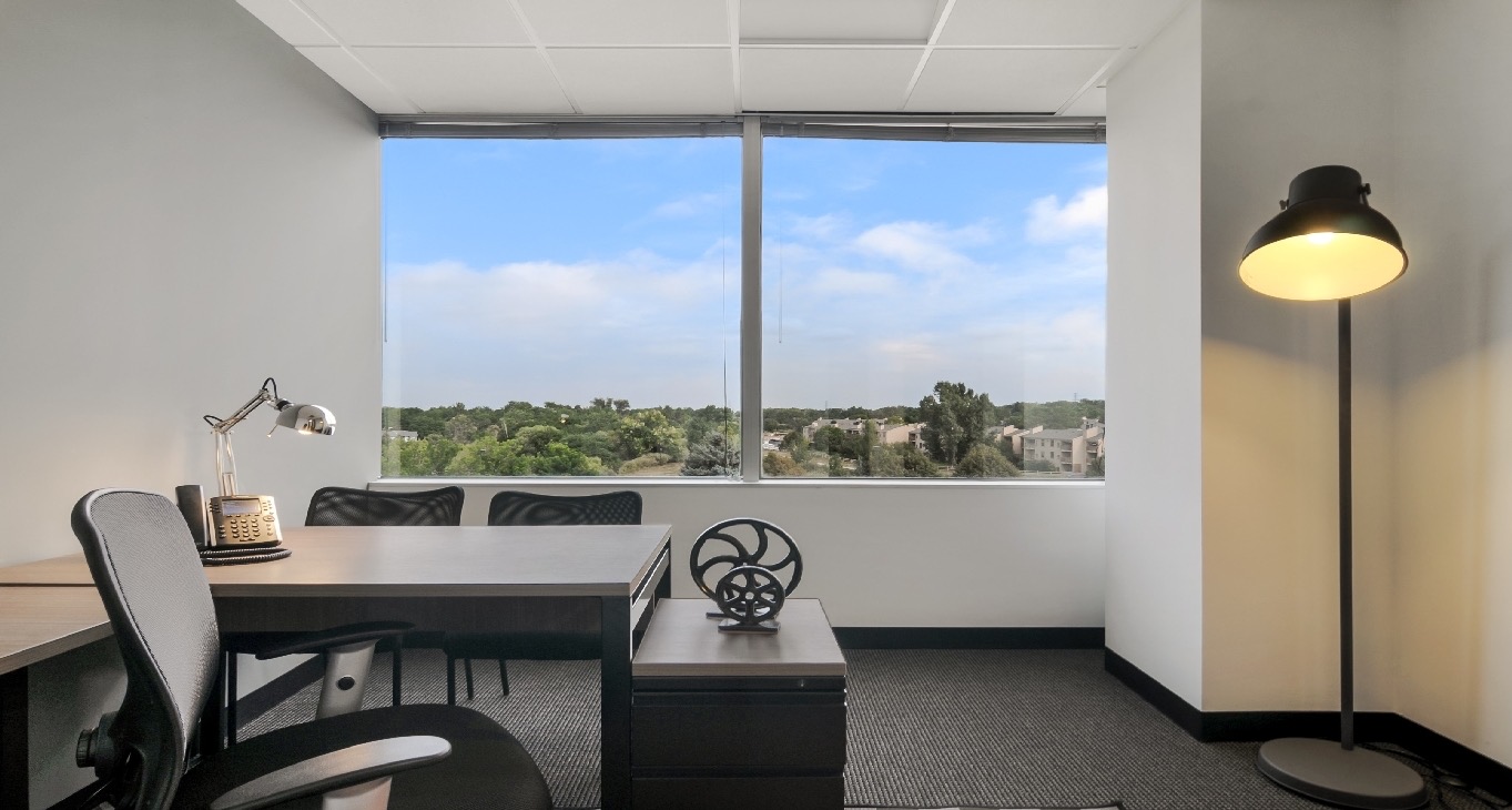 Centro de negócios 7535 East Hampden Avenue Rent office 7535 East Hampden Avenue — photo 5
