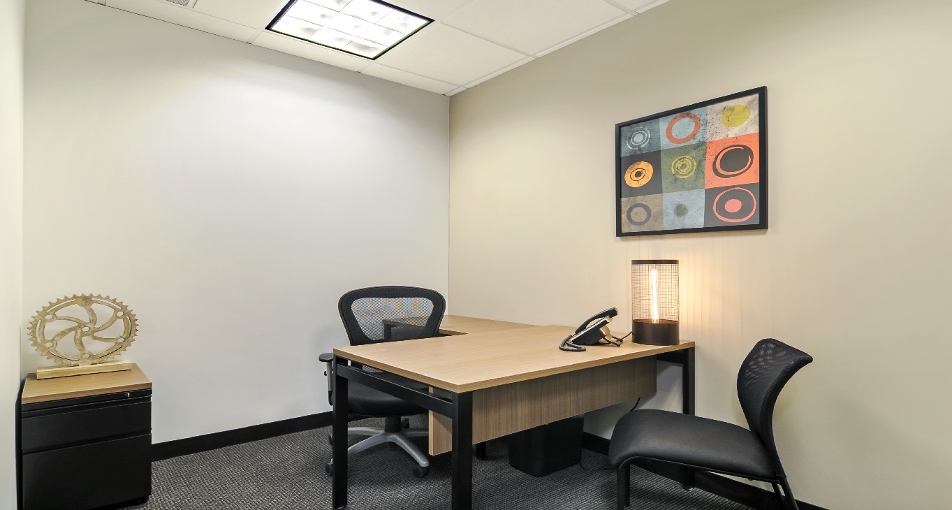 Centro de negócios 7535 East Hampden Avenue Rent office 7535 East Hampden Avenue — photo 2