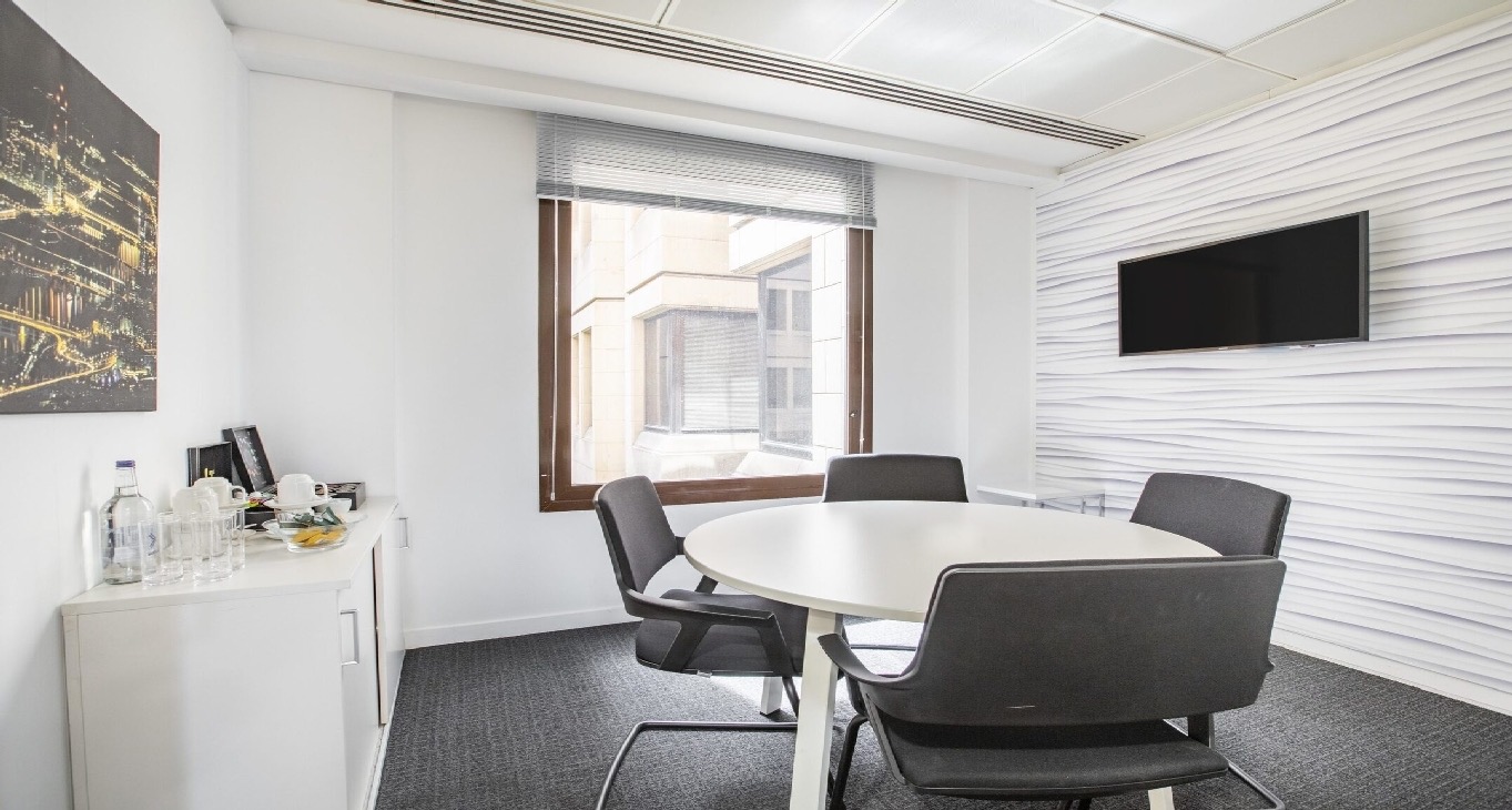 Rent office 90 Long Acre — photo 9