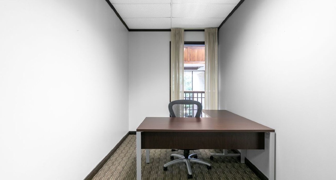 Rent office 950 Echo Lane, Suite 200 — photo 5