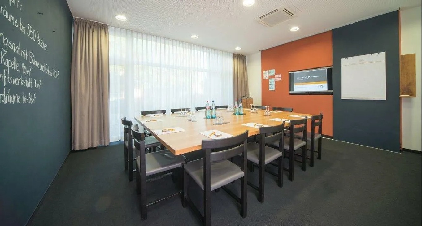 Rent office Regus THE SQUAIRE Conference Center — photo 2