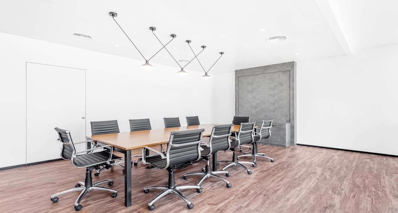 Rent office Boulevard Plaza Tower 1 — photo 8