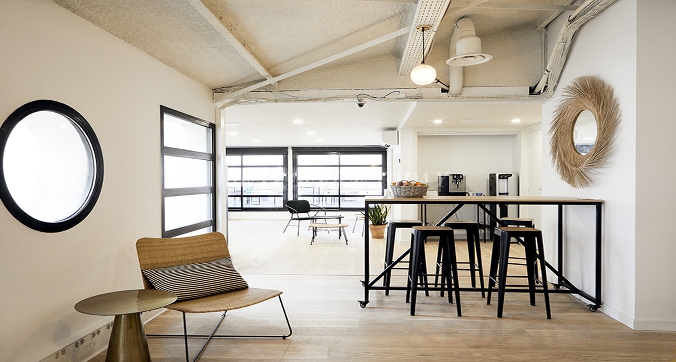 Rent office Coworking 12 rue Duhesme — photo 3
