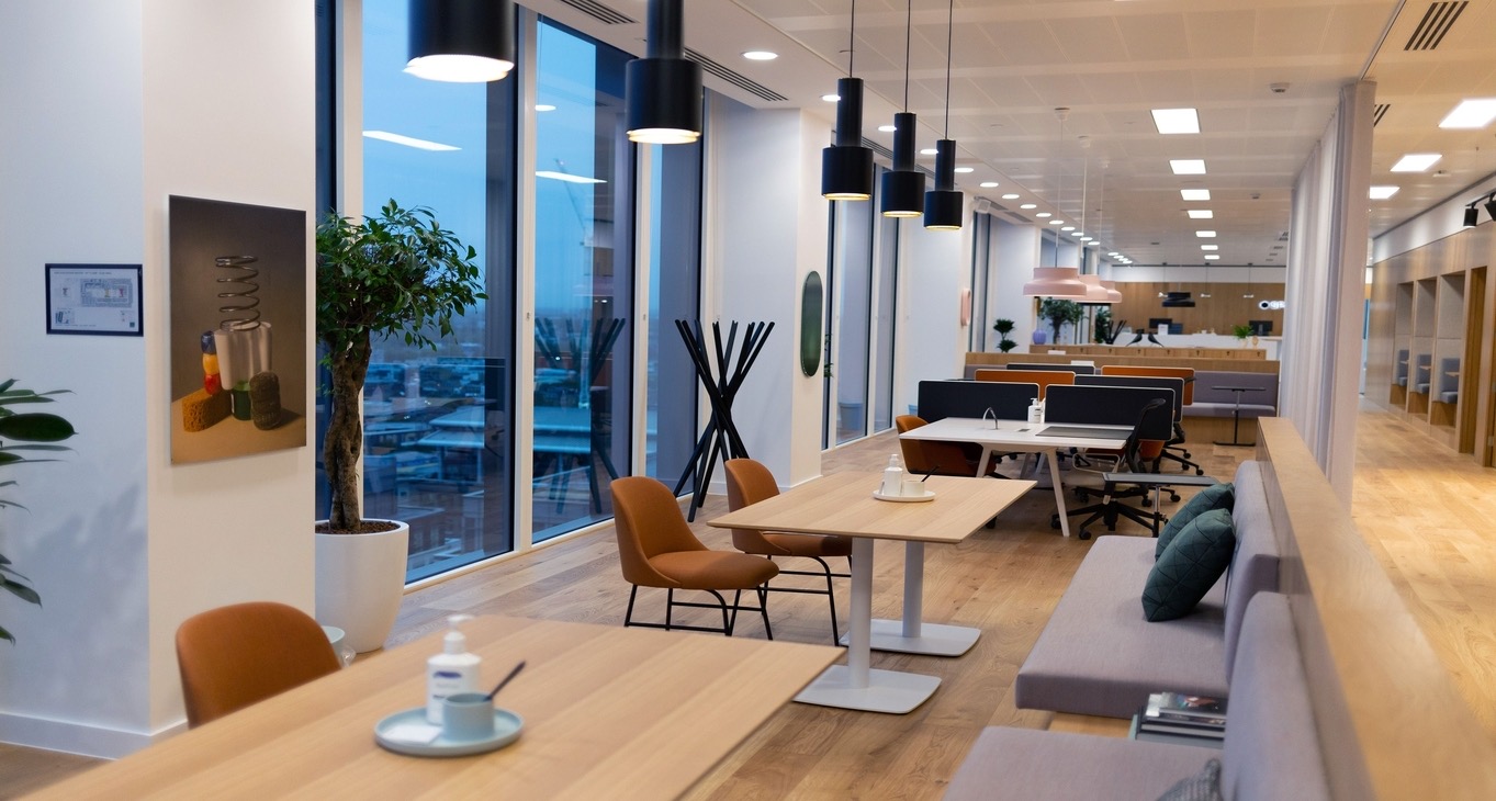 Rent office Canary Wharf Cabot Square — photo 2