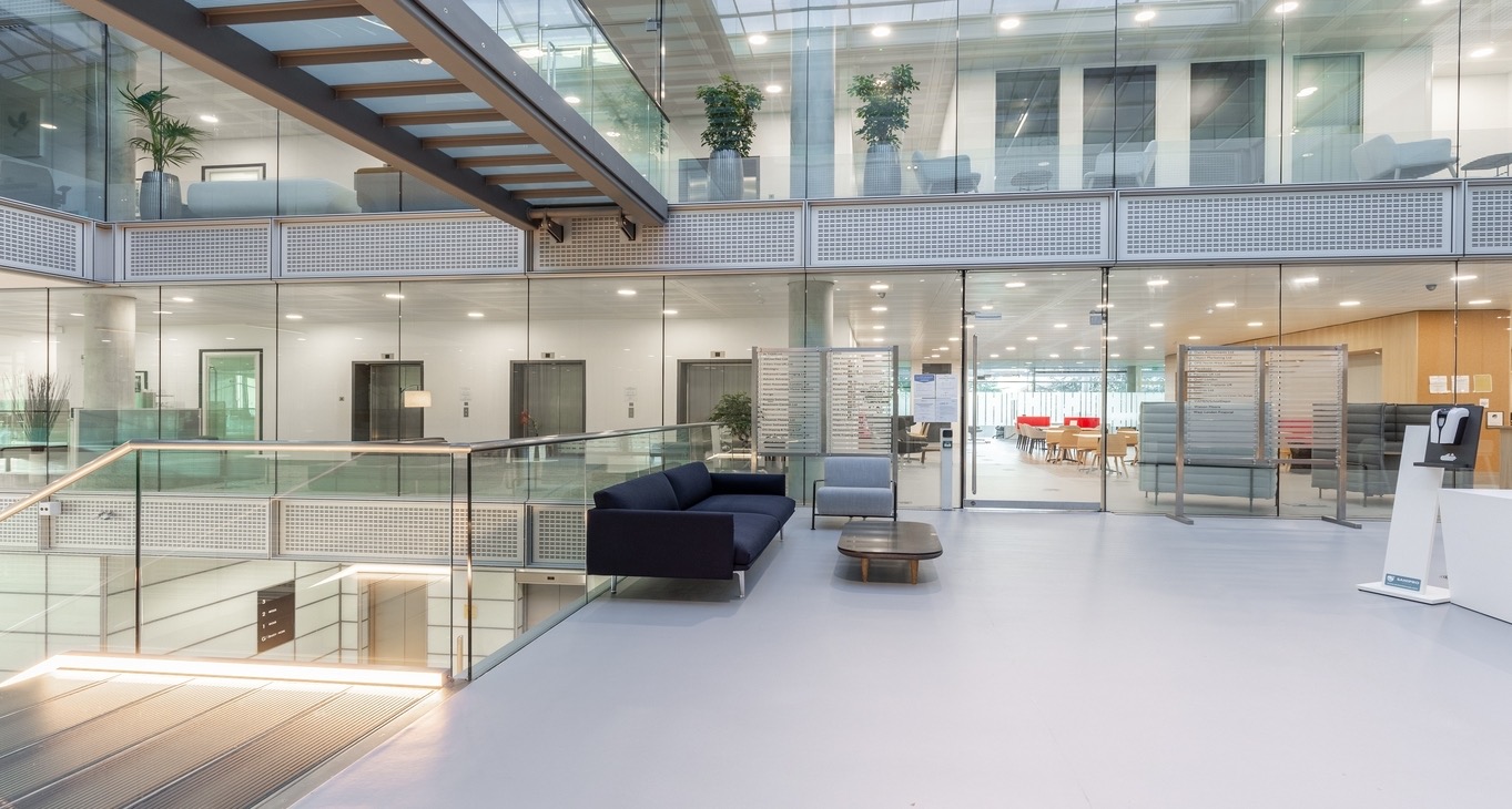 비즈니스 센터 Chiswick Park Rent office Chiswick Park — photo 3