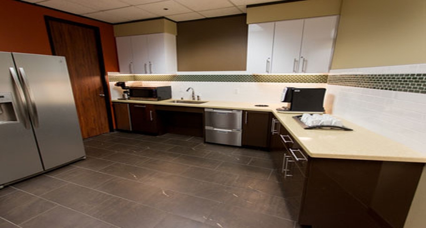 Rent office Dominion Plaza — photo 2