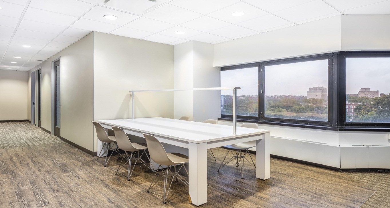 Rent office Forest Hills Tower — photo 1