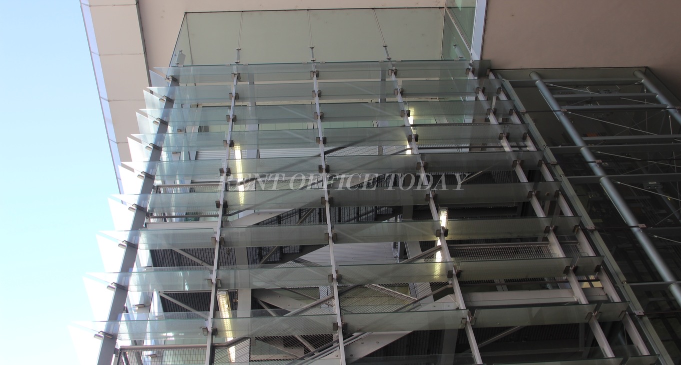 Rent office Geschäftshaus Skyline — photo 1