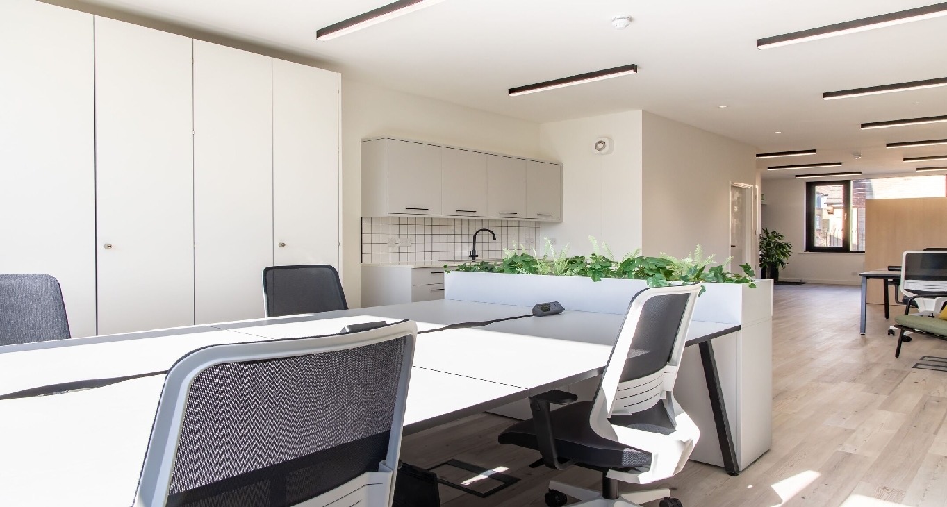 Rent office Hatchard Road — photo 1
