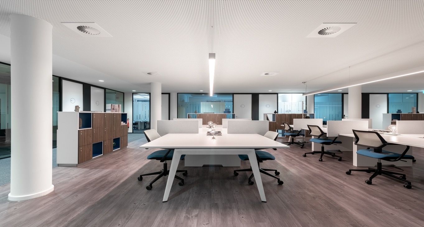 Dedicated coworking desk — Regus Hohe Bleichen