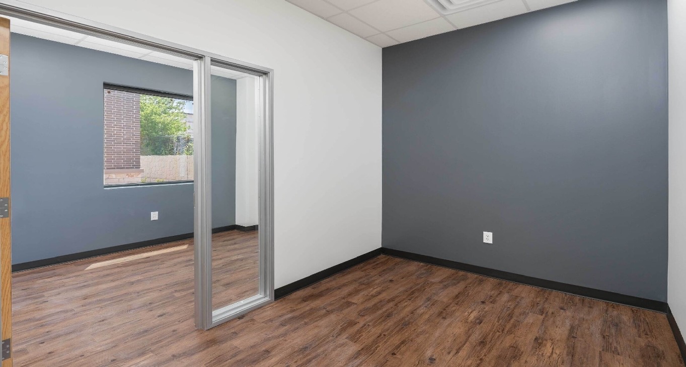 Rent office King Road 14111 — photo 13