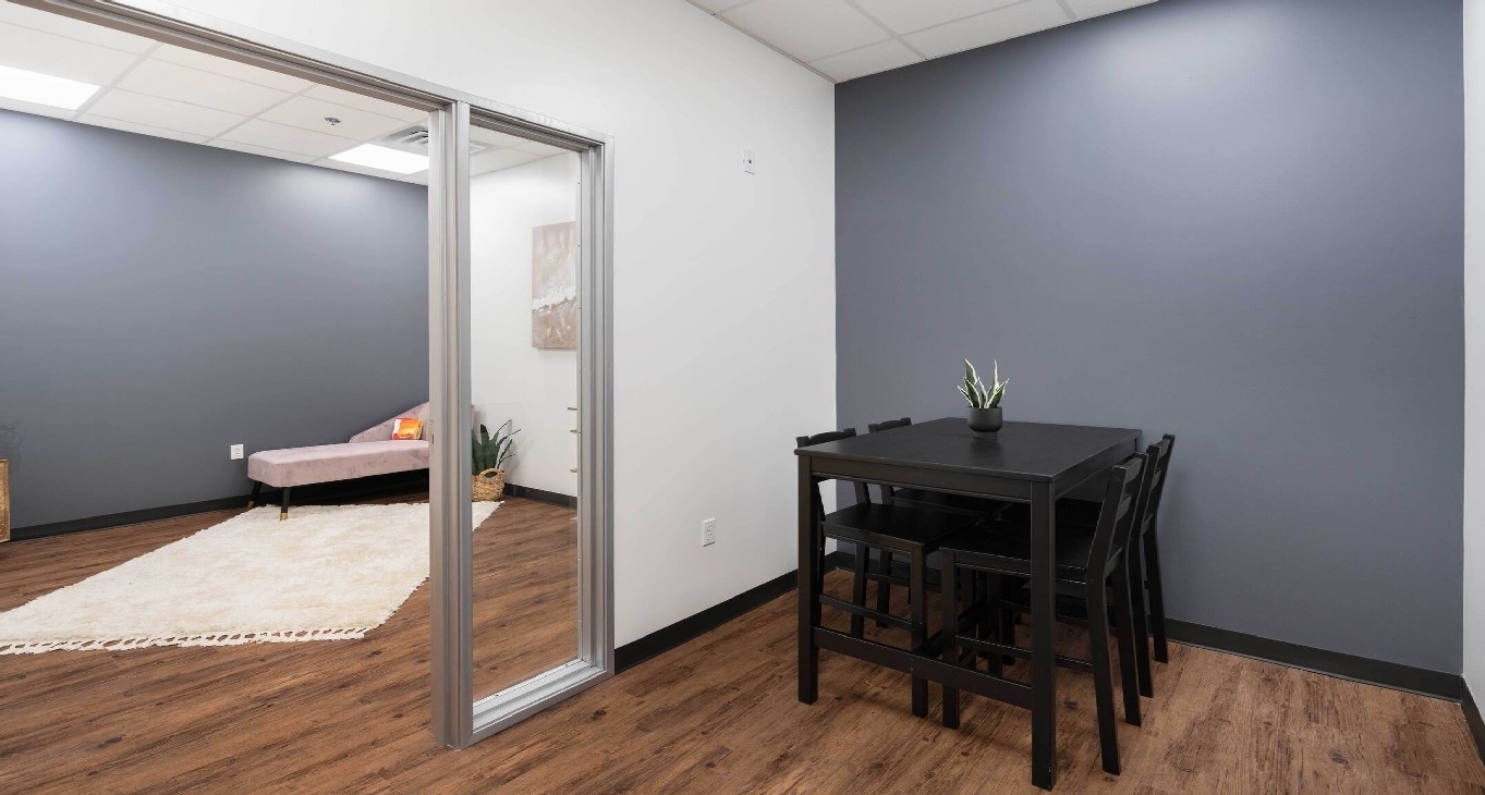 Rent office King Road 14111 — photo 9