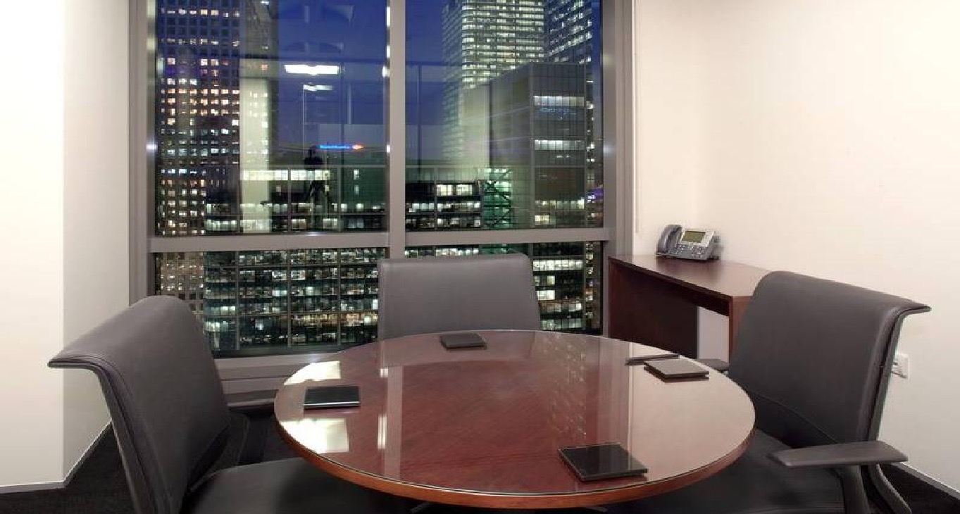 Centro de negocios 40 Bank Street Rent office 40 Bank Street — photo 10