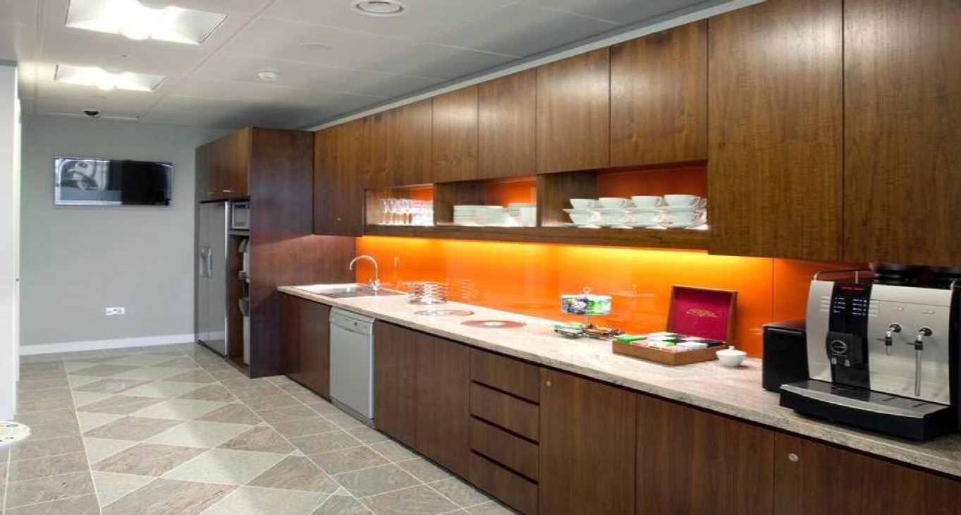 Centro de negocios 40 Bank Street Rent office 40 Bank Street — photo 7
