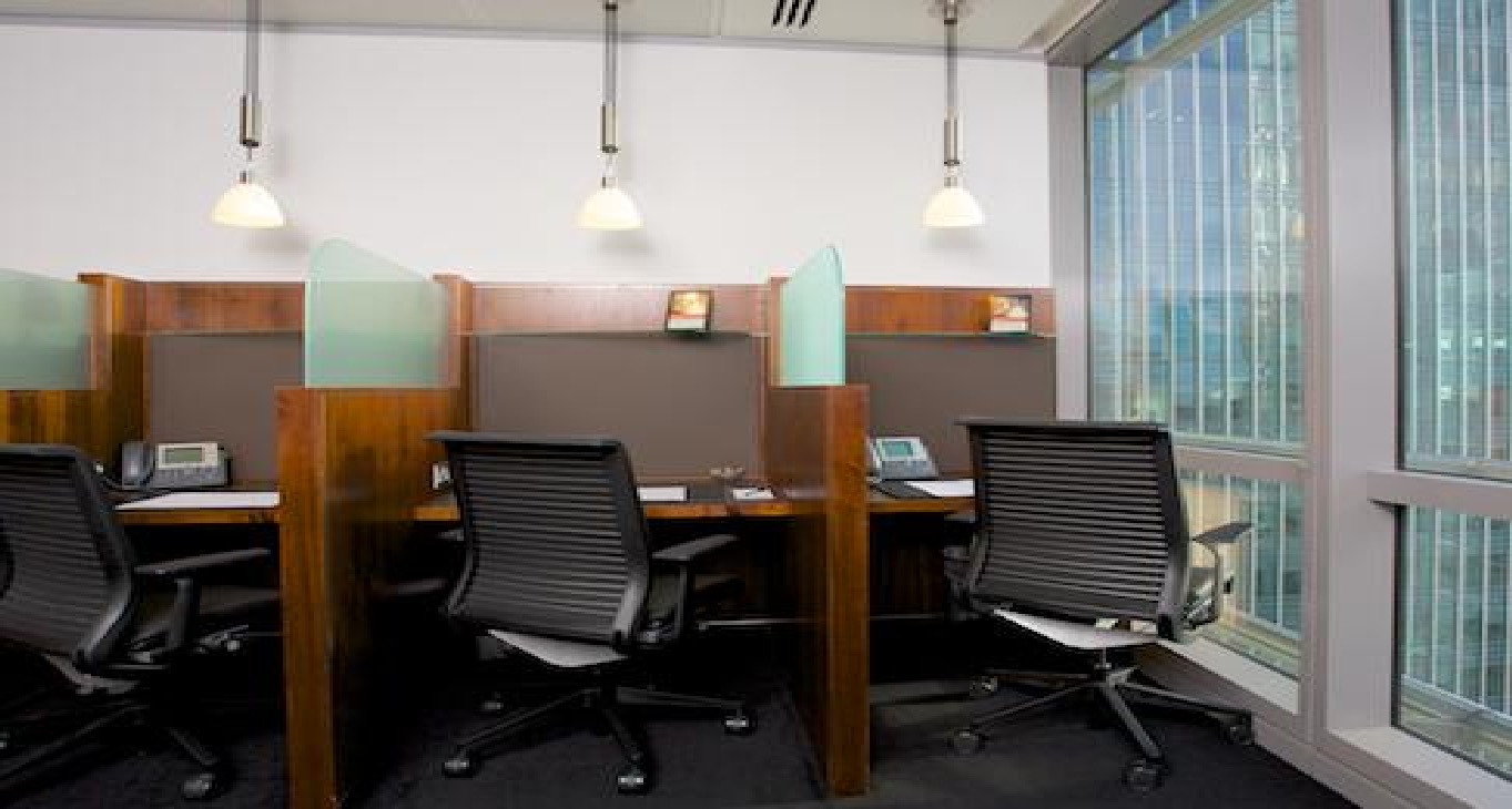 Centro de negocios 40 Bank Street Rent office 40 Bank Street — photo 9