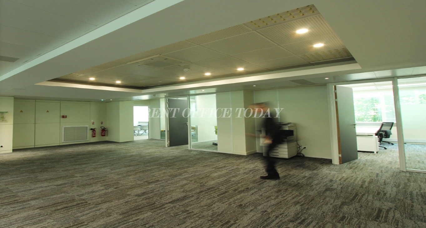 Rent office Serviced Offices 22 Pl. des Vosges — photo 1
