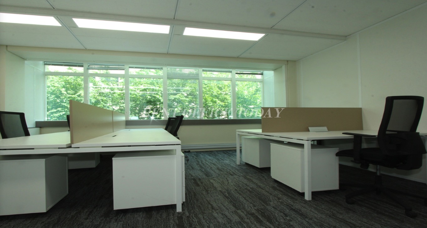 Rent office Serviced Offices 22 Pl. des Vosges — photo 9