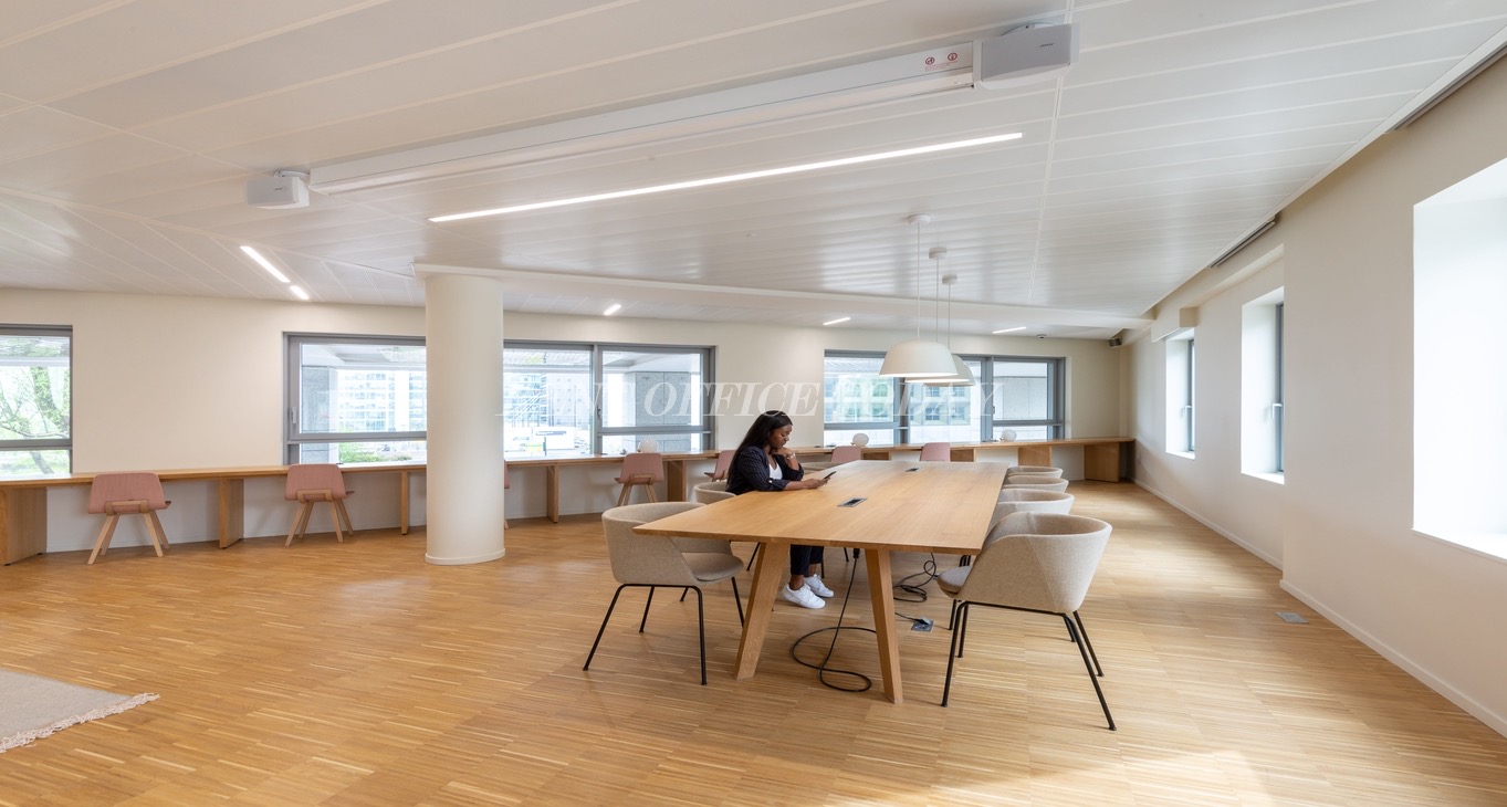 Rent office Coworking 1-7 Cours Valmy — photo 9