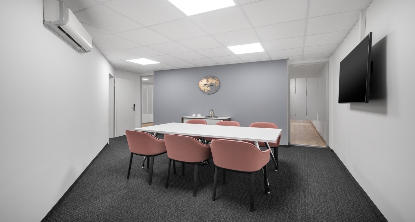Regus Lyoner Stern — photo 7 of 8