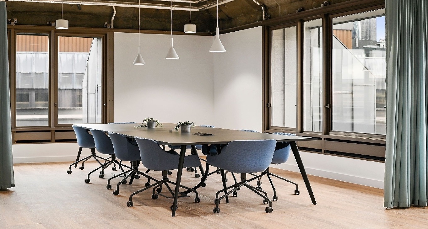 Rent office Mansell Street 21 — photo 1