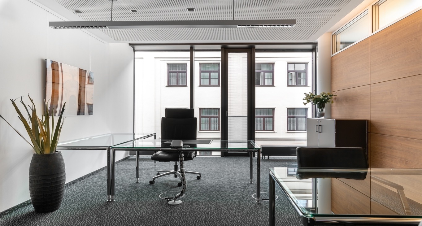 Rent office Maximilianstrasse 13 — photo 1