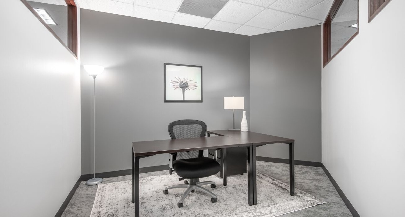 Rent office North Tryon Street 101 — photo 2