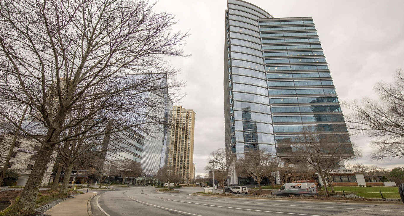 Rent office One Alliance Center — photo 9