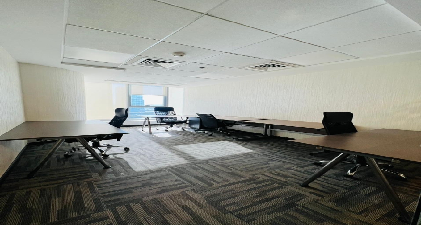 Rent office PLATINUM TOWER, CLUSTER I — photo 9