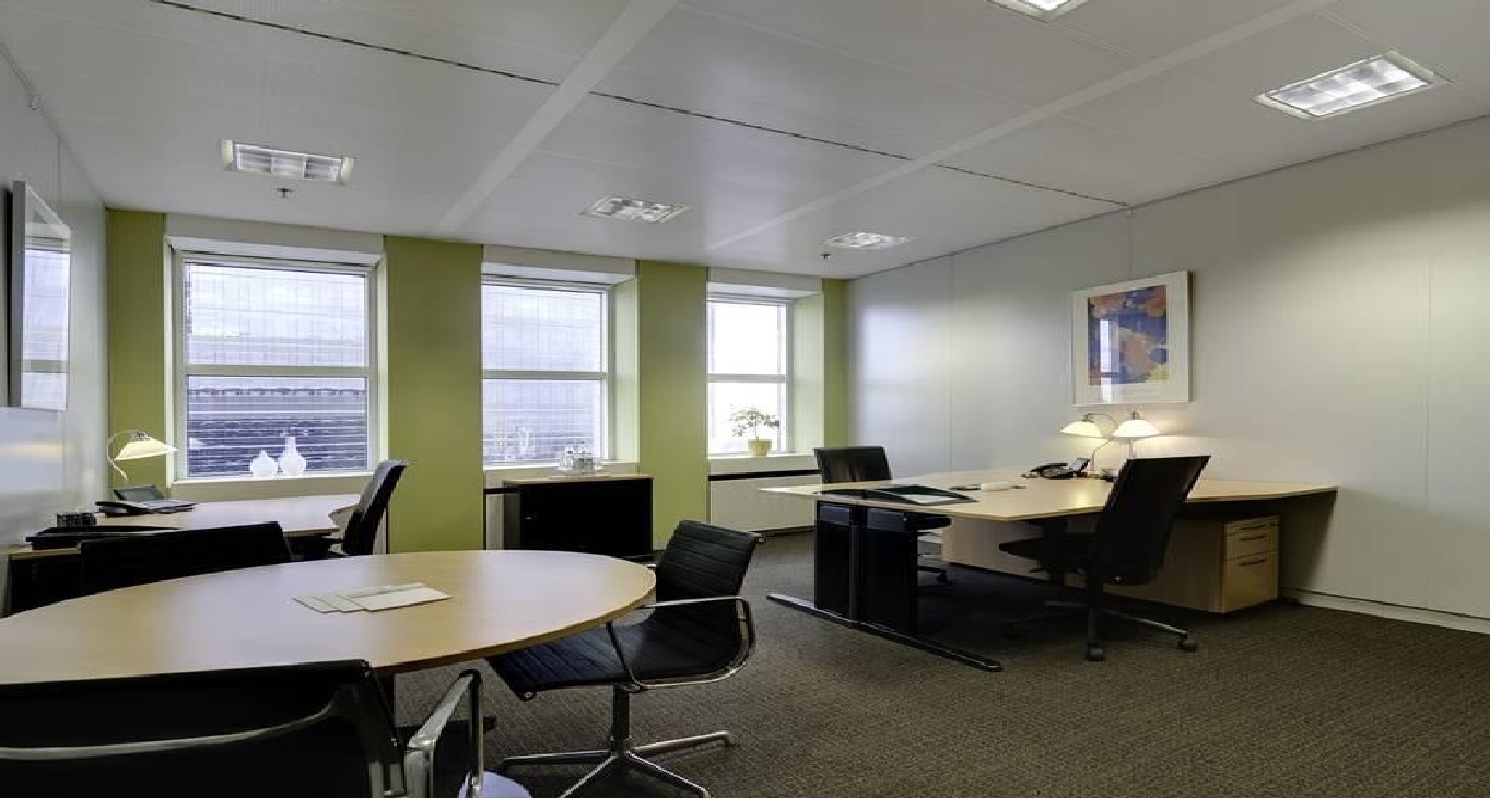 Rent office Platz der Einheit 1 — photo 1