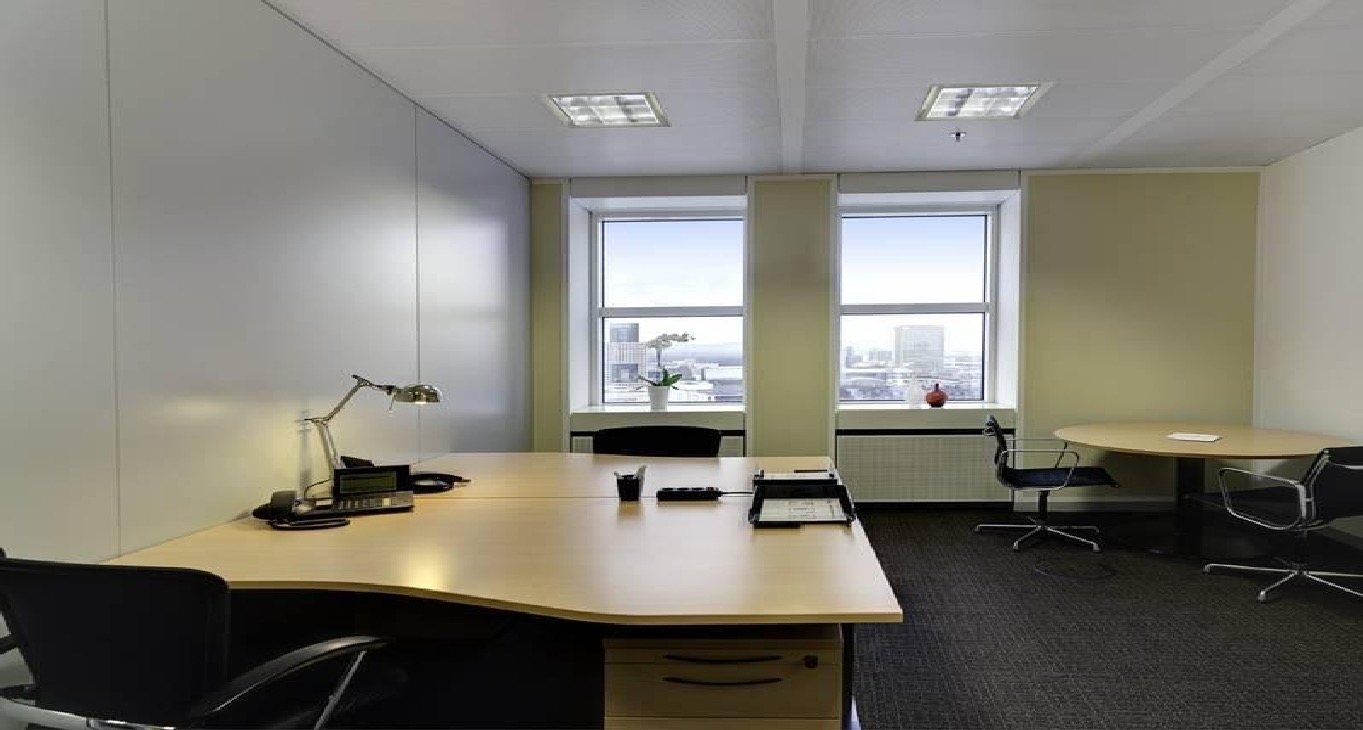 Rent office Platz der Einheit 1 — photo 2