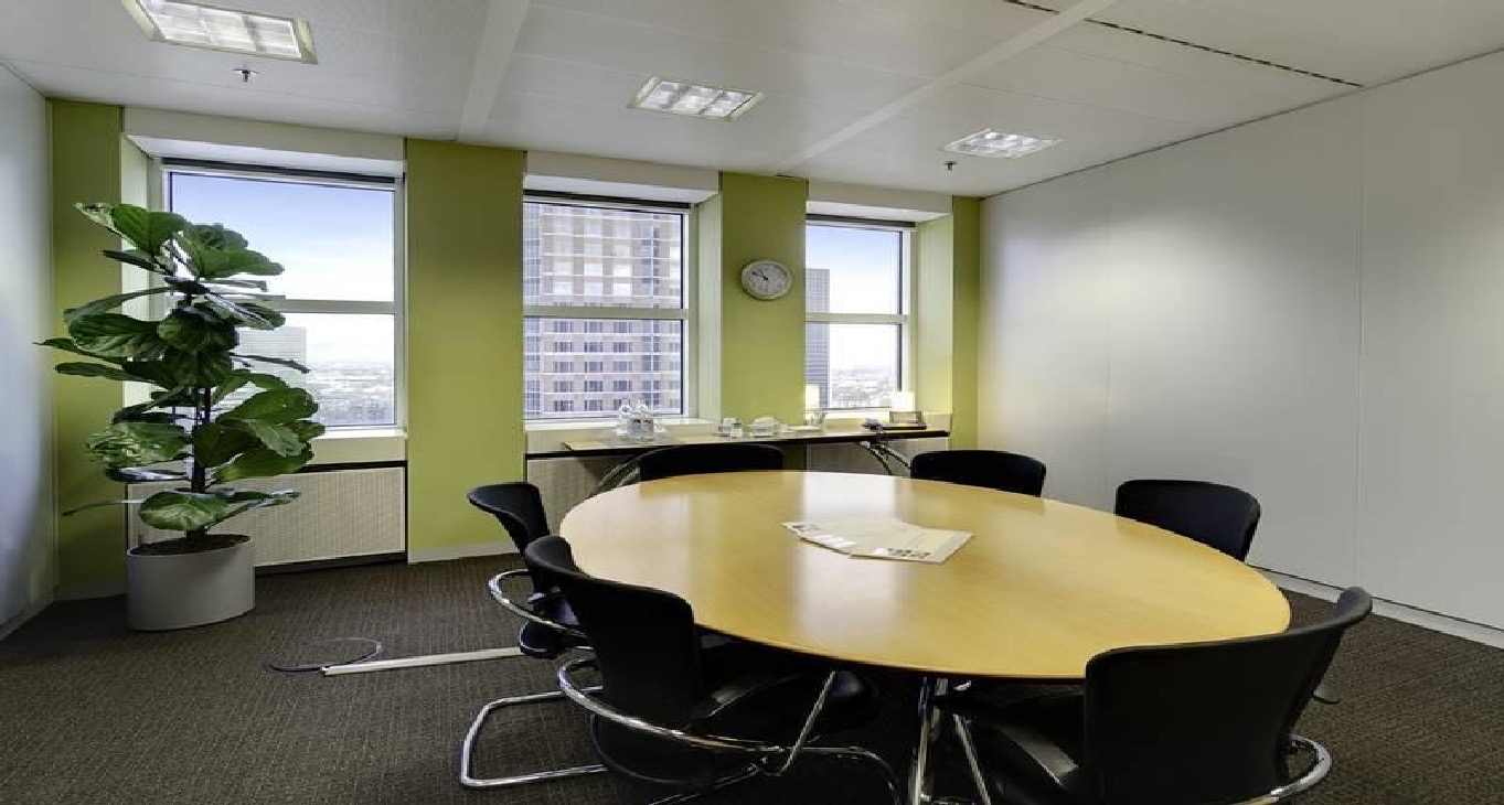 Rent office Platz der Einheit 1 — photo 3
