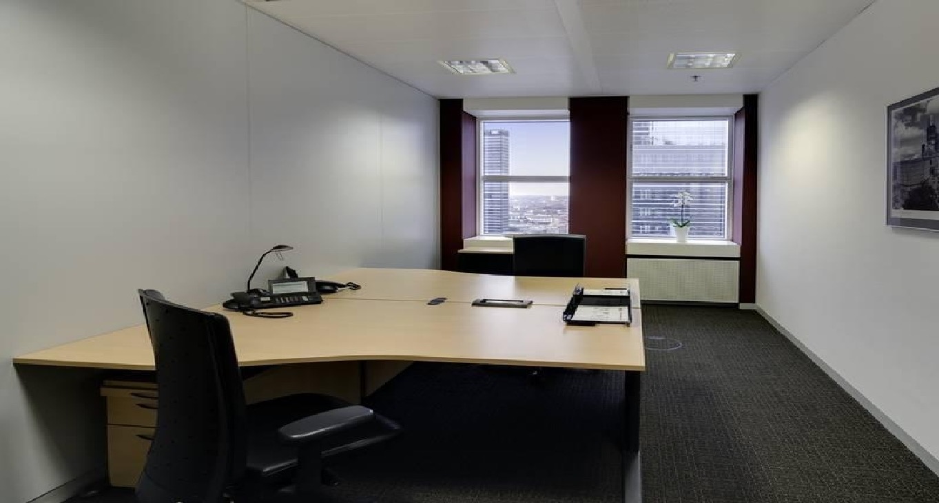 Rent office Platz der Einheit 1 — photo 4