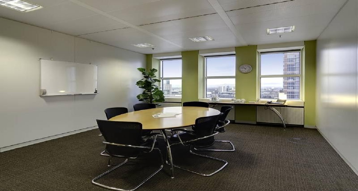 Rent office Platz der Einheit 1 — photo 8