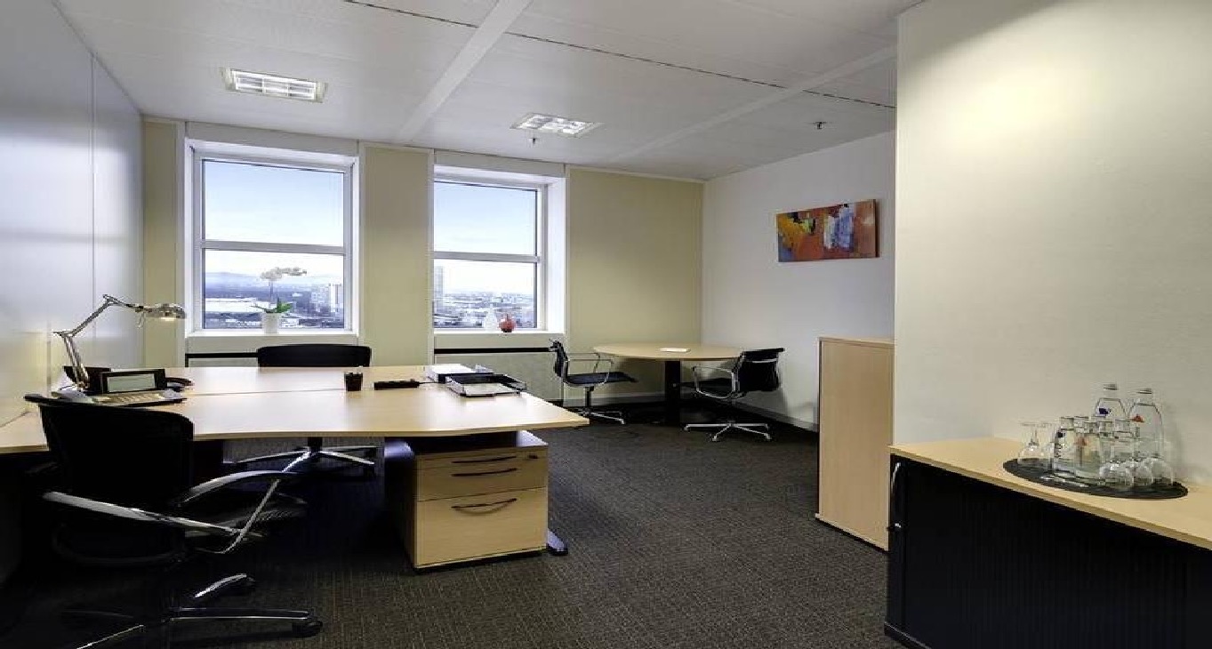 Rent office Platz der Einheit 1 — photo 9