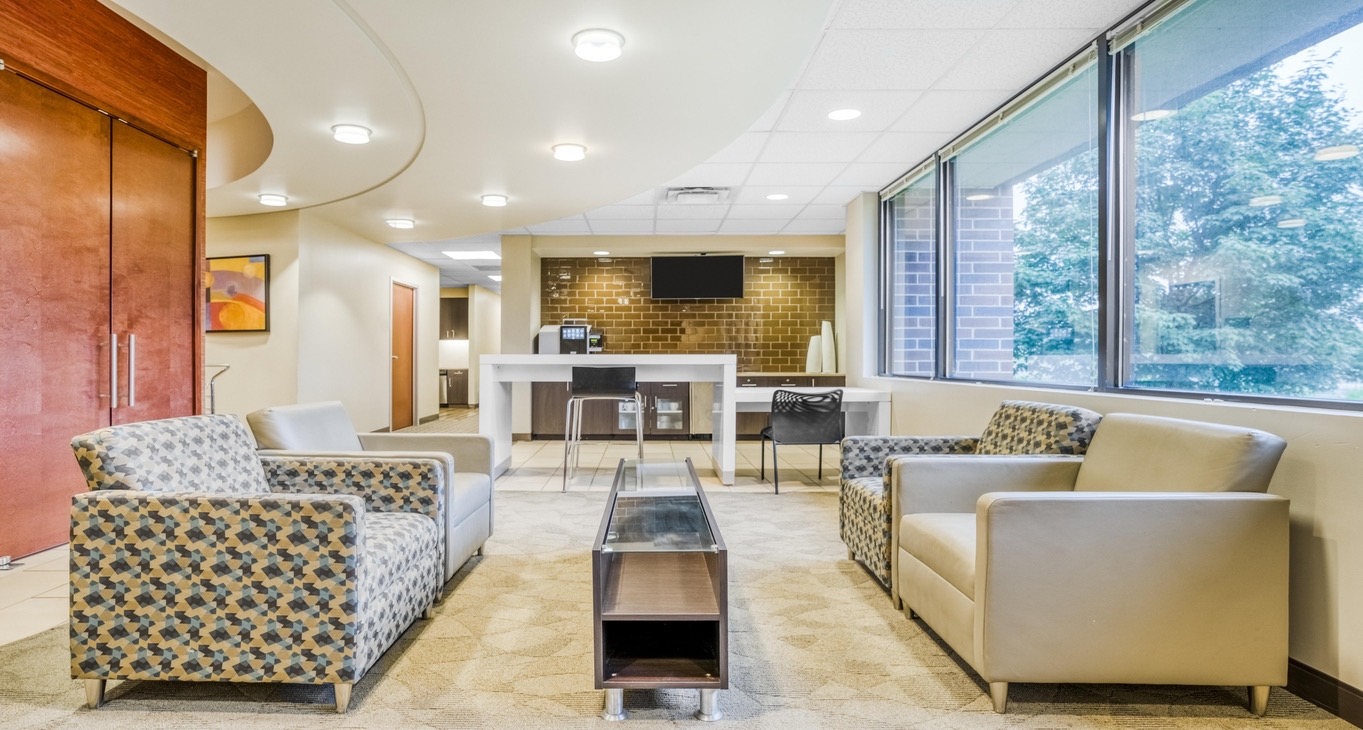 Rent office Saucon Valley Plaza — photo 1