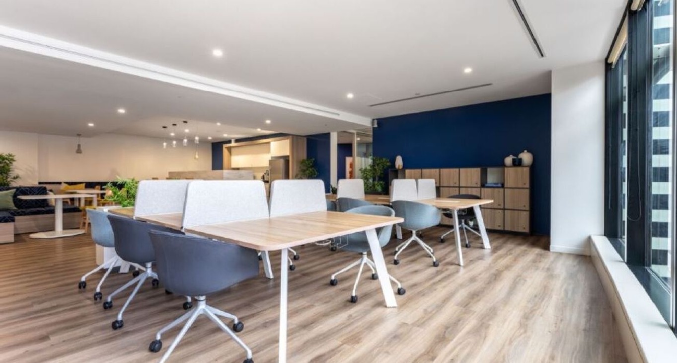 Trung tâm thương mại Sherry Lane 5956 Rent office Sherry Lane 5956 — photo 4