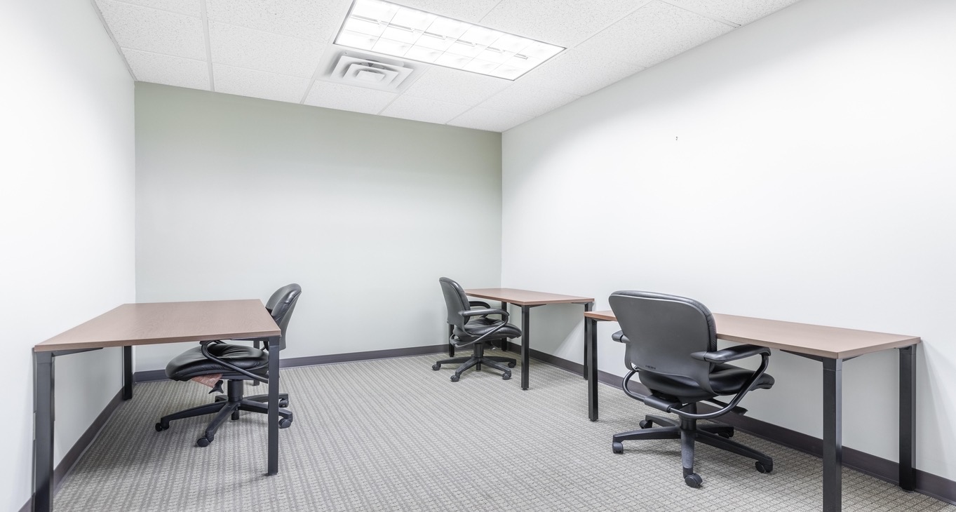 Rent office Silver Lake Executive Campus — photo 4