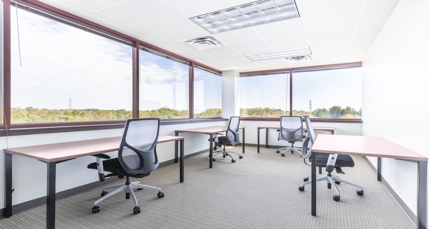 Rent office Silver Lake Executive Campus — photo 5