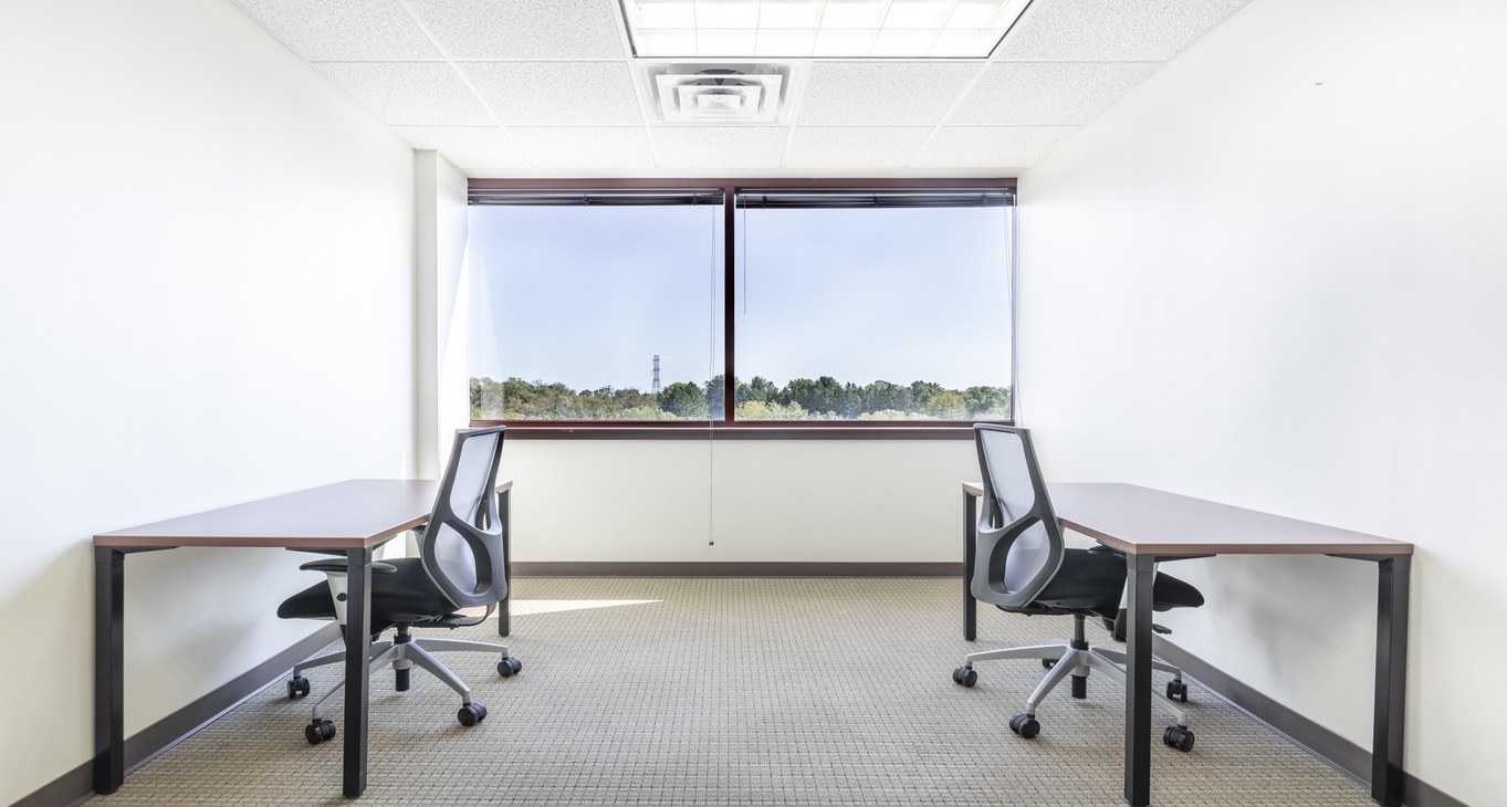 Rent office Silver Lake Executive Campus — photo 6